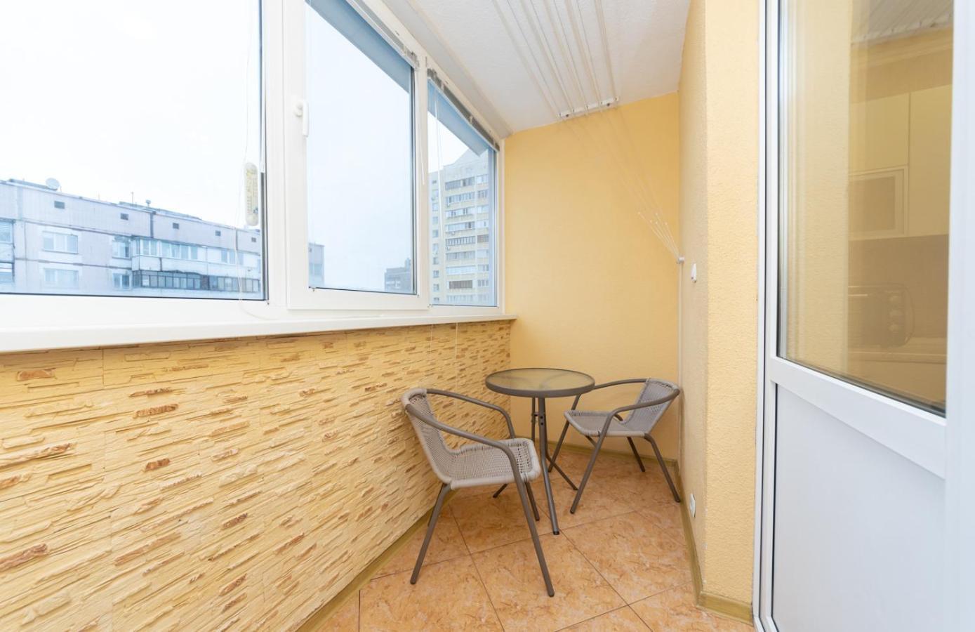 קייב Apartments Near Poznyaki Station מראה חיצוני תמונה